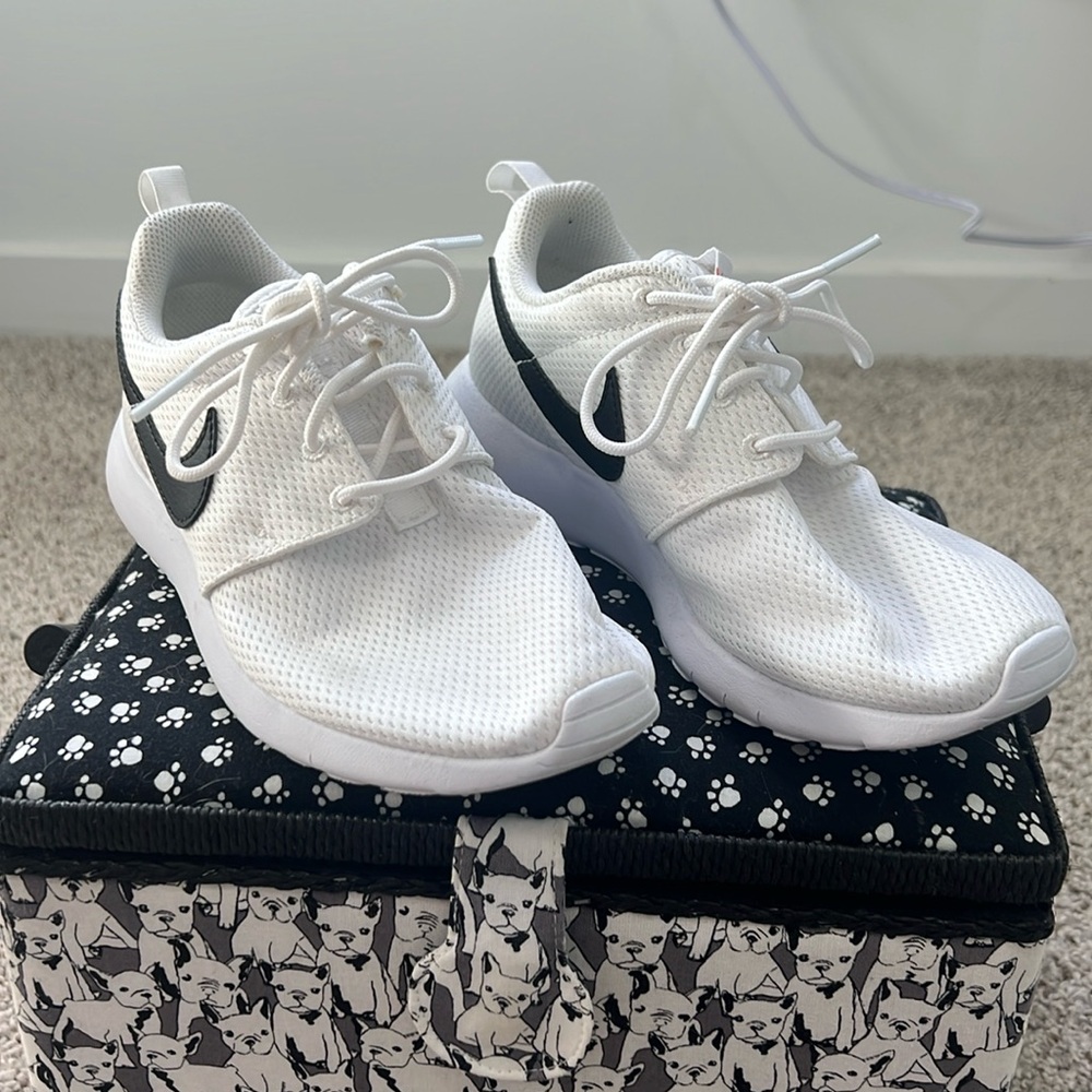 Nike Roshe One White with Black Swoosh Size Youth 4, Womens 5.5